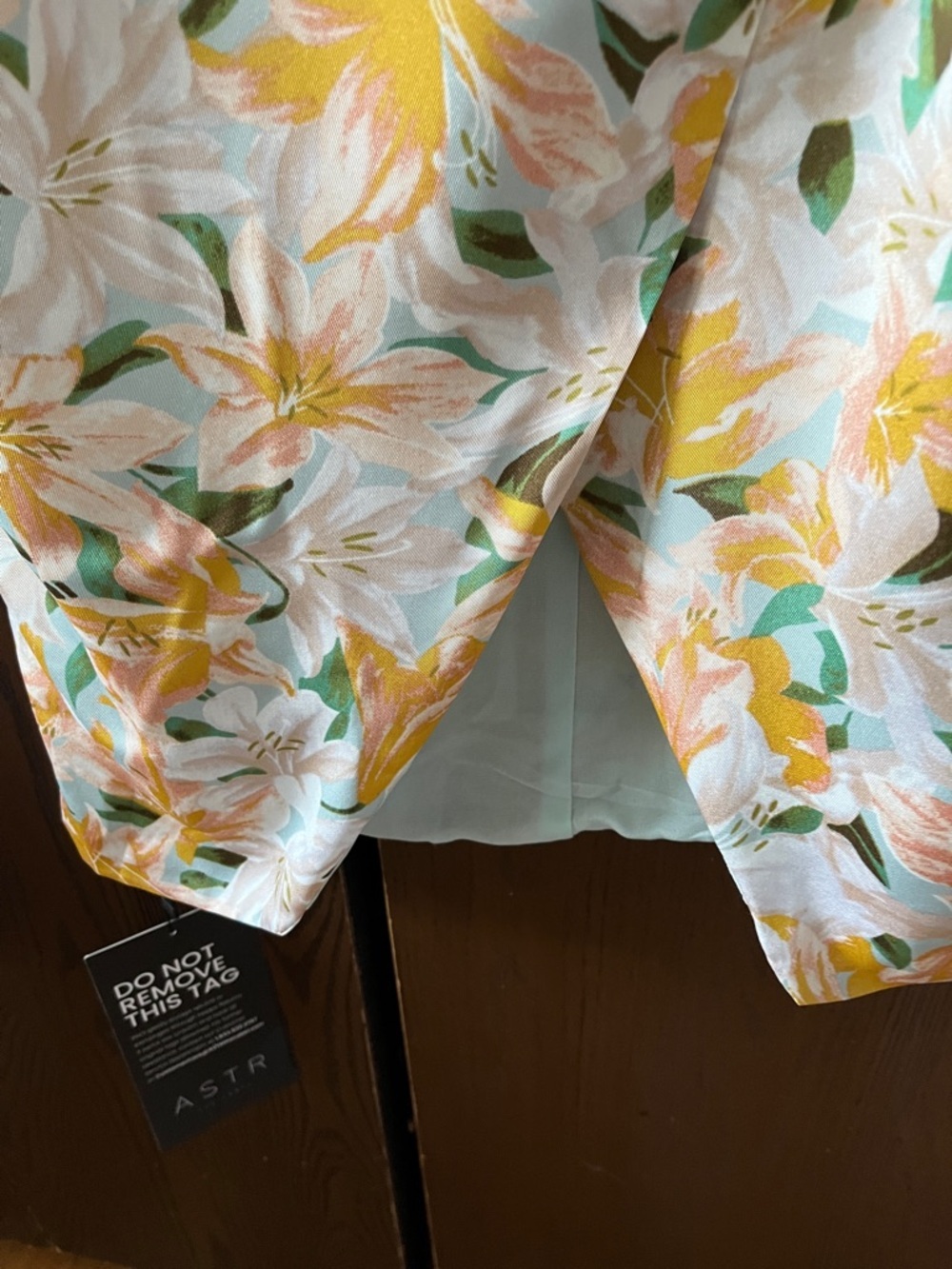 ASTR capped sleeved maxi dress. Size Large. Can be worn on the shoulders. NWT - Picture 11 of 11